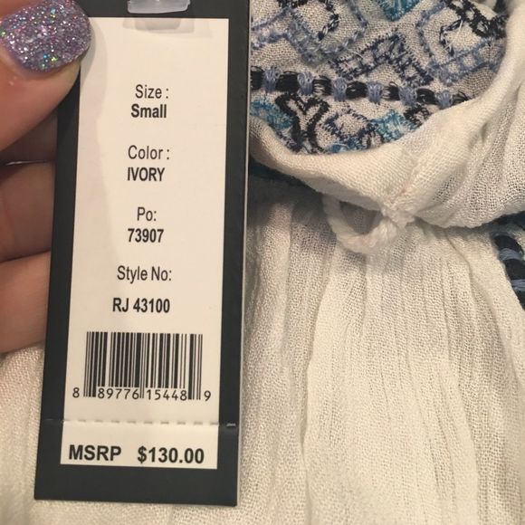 ✨JUST IN✨Romeo & Juliet Couture Embroidered Blouse - Picture 5 of 5